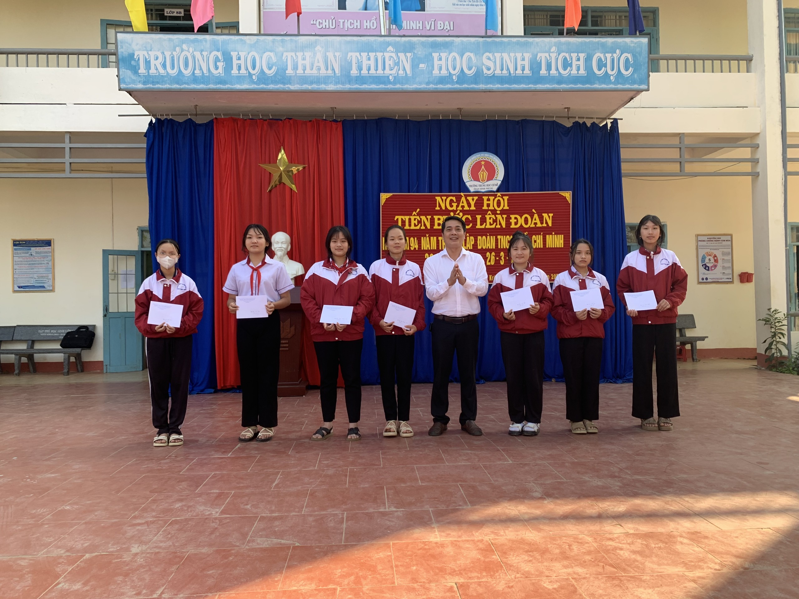 HỘI THI CẮM HOA CHÀO MỪNG NGÀY 8/3 – ĐÓA HOA TRI ÂN