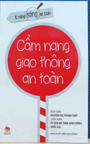 GIỚI THIỆU SÁCH THÁNG 9. CHỦ ĐỀ: AN TOÀN GIAO THÔNG TRONG TRƯỜNG HỌC. CUỐN SÁCH” CẨM NANG AN TOÀN GIAO THÔNG”