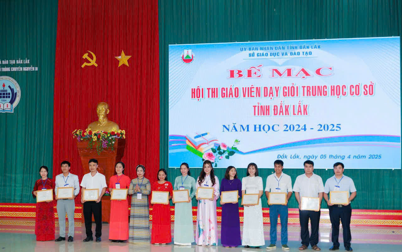 Giáo viên Trường THCS Phan Đình Phùng đạt thành tích cao tại Hội thi Giáo viên dạy giỏi các cấp năm  học 2024-2025