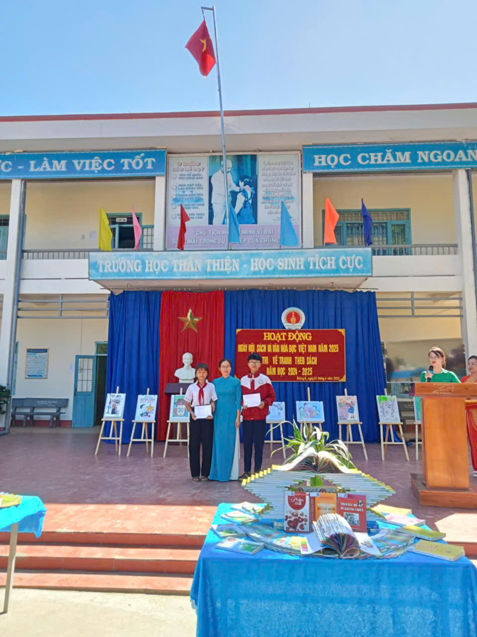 Trường THCS Phan Đình Phùng tổ chức hoạt động Ngày sách và Văn hoá đọc Việt Nam – Lần thứ 4 năm 2025. Hội thi: ” Vẽ tranh theo sách”