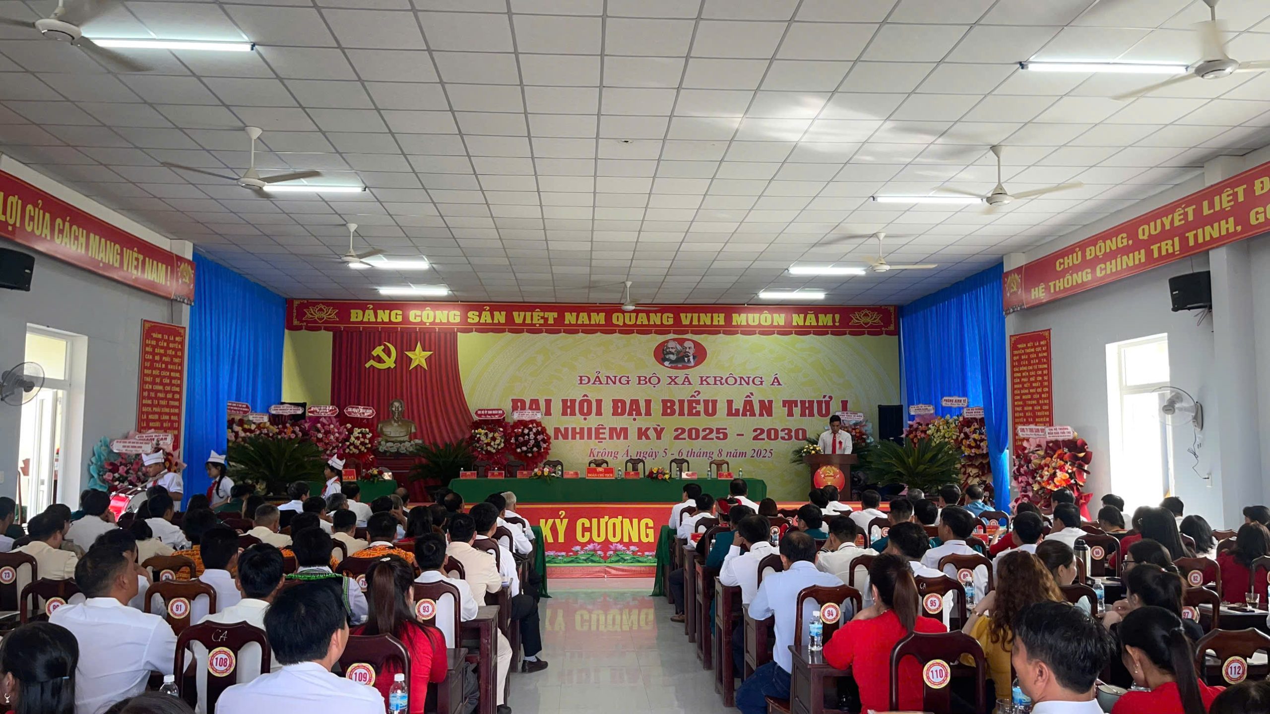 TRƯỜNG THCS PHAN ĐÌNH PHÙNG THAM GIA ĐẠI HỘI ĐẢNG BỘ XÃ K’RÔNG Á, LẦN THỨ NHẤT NHIỆM KỲ 2025 – 2030